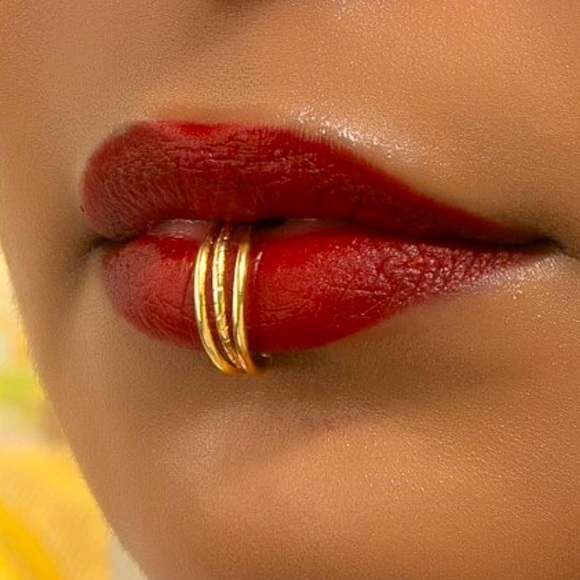 Classic 3 band Gold lip Ring - Picture 1 of 1